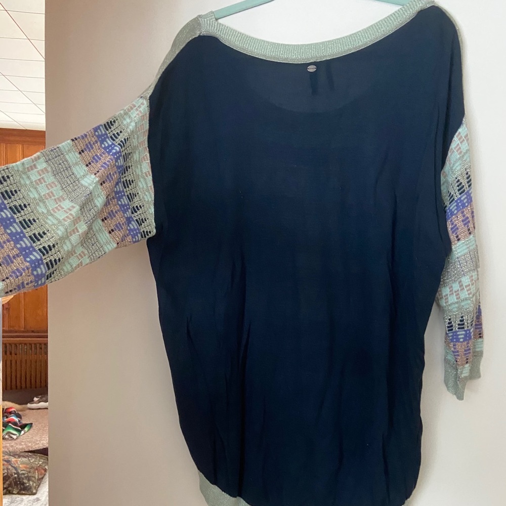 GUESS Sweater - Picture 3 of 4